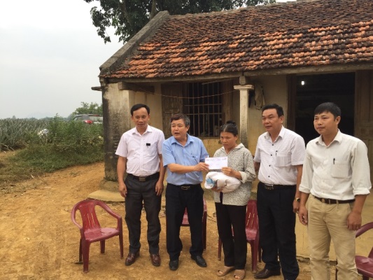 Amecc ủng hộ lũ lụt miền Trung tại thị trấn Thống Nhất, Yên Định, Thanh Hóa