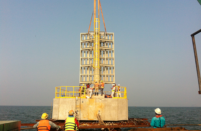 NGHI SON NAVIGATION LEADING LIGHTS COLUMN PROJECT WITH THE HANDS OF LISEMCO 2 WORKERS